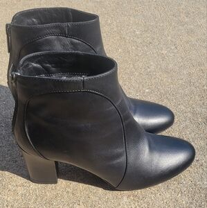 Aquatalia Made in Italy-back zip ankle boot-black leather-women size 7